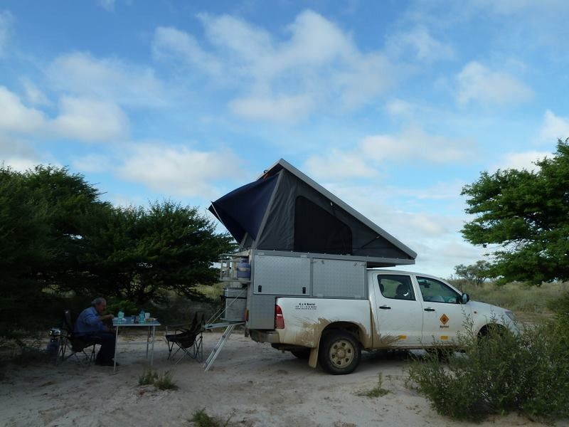 Fiberglass Hard Shell Roof Top Tent Perlindungan UV 210x145x95cm Ukuran Dibuka